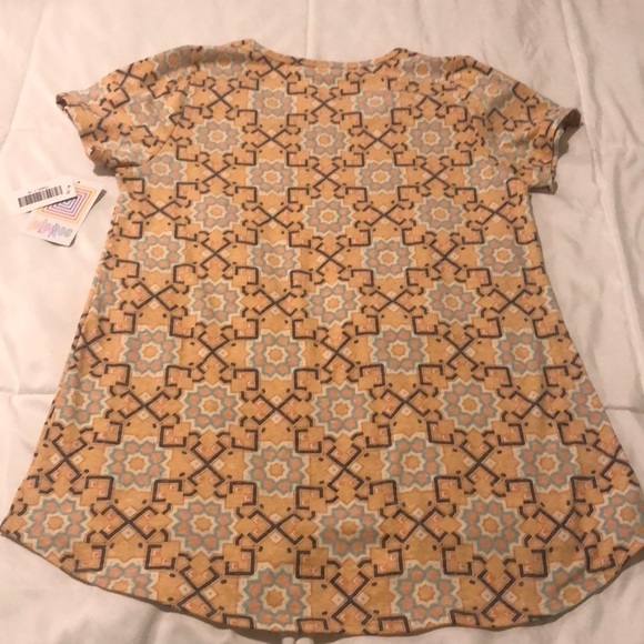 NWT LuLaRoe classic T shirt with a warm pattern soft scoop neck for women medium - Picture 4 of 4
